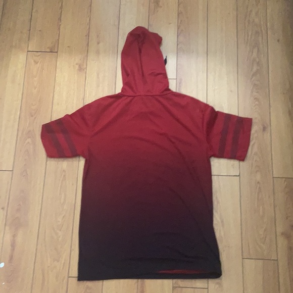 short sleeve shirt with hood - Picture 3 of 3